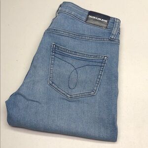 CALVIN KLEIN MID-RISE JEAN SHORTS 4/26x10 ⭐️
